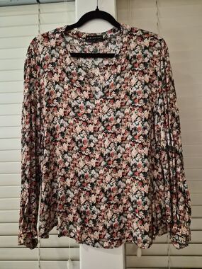 Gibson Floral V-Neck Long Sleeve Top - Multi-Color